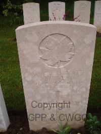 Etaples Military Cemetery - Neville, J